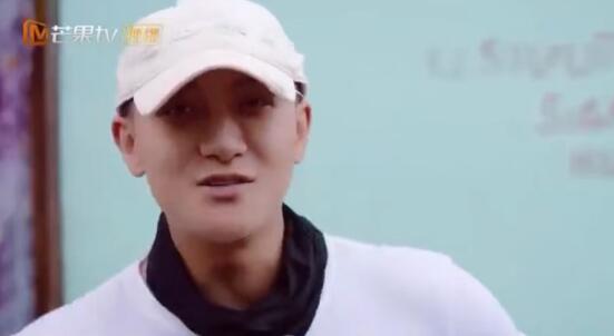 黄子韬徐艺洋跨国交换人生 徐艺洋哭了 黄子韬扇自己巴掌