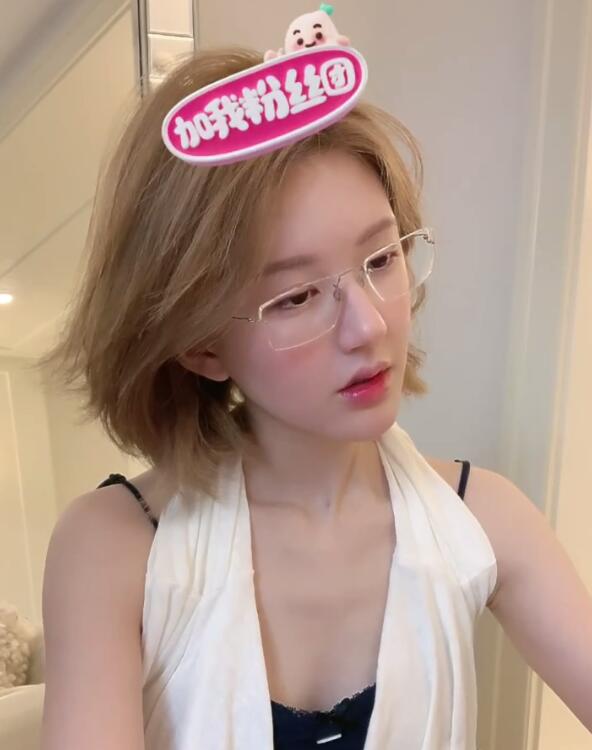 赵露思又直播了 称不做带货 也不做植入